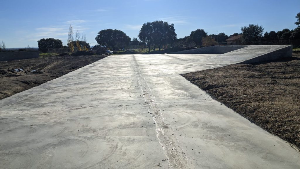 Rampa de hormigón del punto limpio de Reguerones